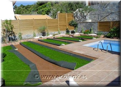 Col·locació d'una malla antiherbes i / o geotèxtil.