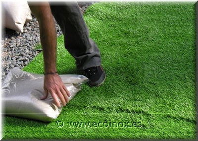 Unir les làmines sobre la cinta d'unió i fer pressió.