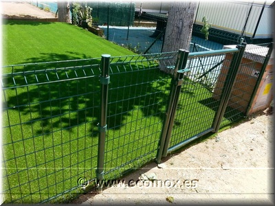 gespa artificial gregal al Camping Riembau