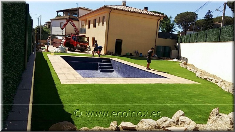JARDÍ AMB GESPA LLEVANT I PISCINA