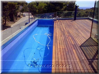 Instalación Tarima flotante de madera natural  en un chalé de Tamariu.