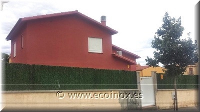 Ecoinox  instal·lació d’una tanca de simple torsió plastificada en verd 