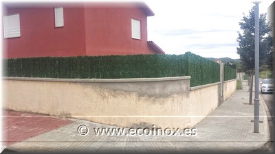  instal·lació d’una tanca de simple torsió plastificada en verd Ecoinox