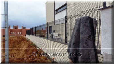 Tancament de panell rígid de 1 m d'alçada color OXIRON